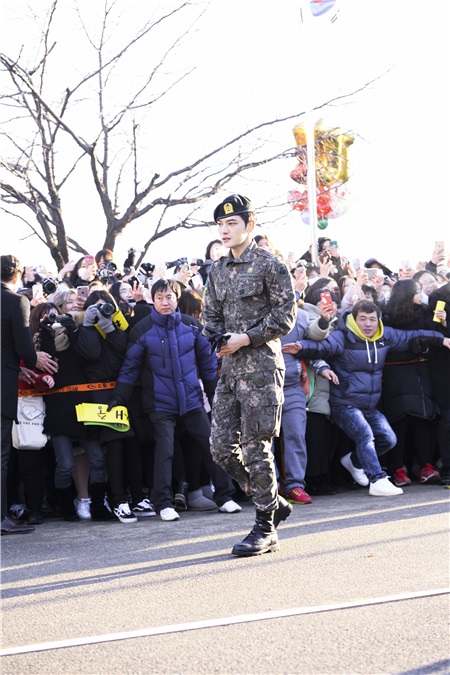 韩国男子组合JYJ成员金在中正式退伍