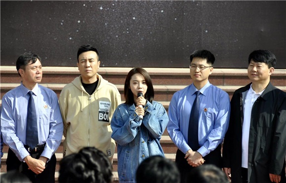 电视剧《决胜法庭》开机 张佳宁搭于和伟网称：最正宗萝莉与大叔组合