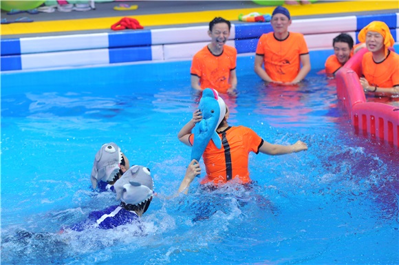 李宇春TFBOYS偶像集结 青春呆萌运动力惊人