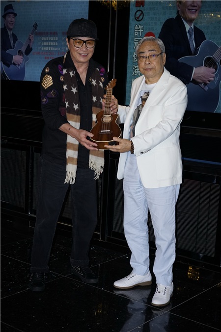 许冠杰与两个儿子、好友王敏德出席演唱会记者会