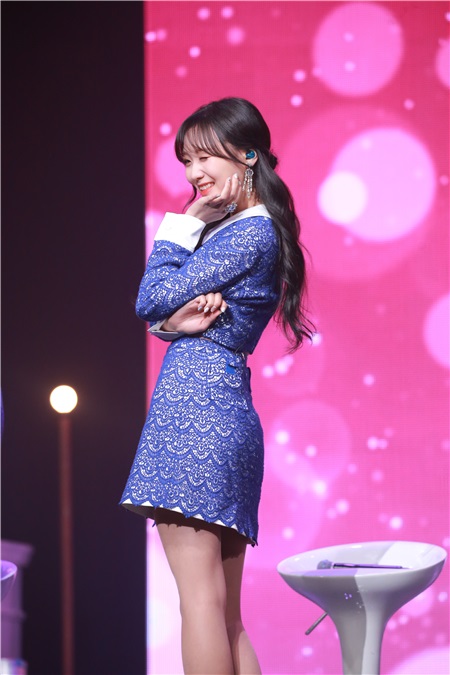 女团Lovelyz在首尔BLUE SQUARE举行了第四张迷你专辑《Fall in Lovelyz》媒体SHOW CASE