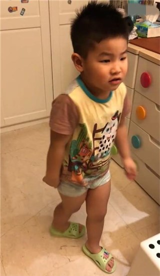 胡可被小鱼儿跳舞视频叫醒 尼莫放飞自我式舞蹈萌翻网友