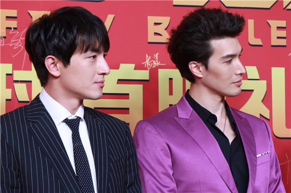 林更新、张静初、华晨宇、腾格尔、刘晓庆、锦荣等电影《快手枪手快枪手》首映红毯