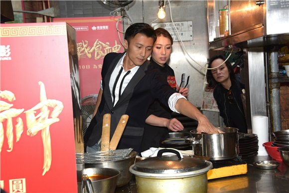 谢霆锋、郑容和、卫诗雅出席电影《决战食神》牛河义炒筹款活动