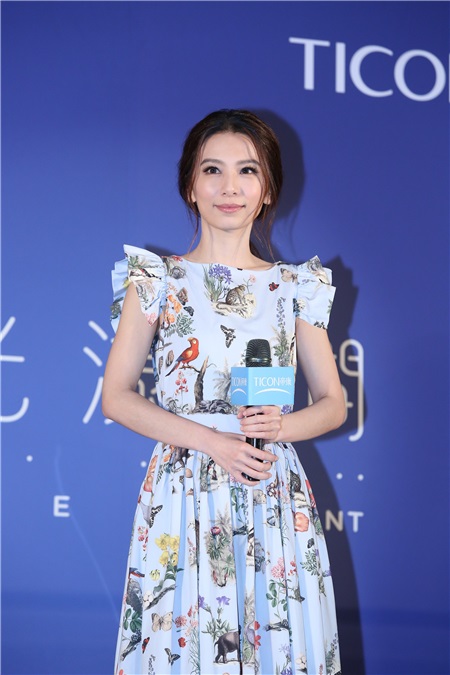 田馥甄亮丽出席隐形眼镜品牌代言活动