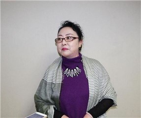 主办方曹钼女士后台接受媒体采访
