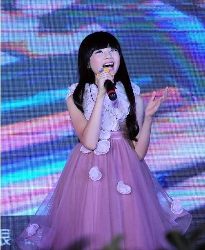 王巧谭佩妮举办签唱会 小萝莉小萌妹齐发辑