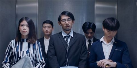 华为手机《声战》再曝宣传片 素人歌手电梯内嗨翻天
