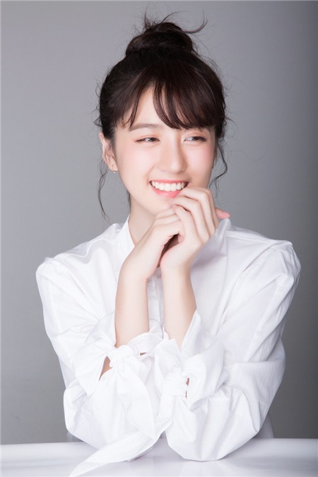 《问题餐厅》曝主演海报 二次元少女李凯馨最吸睛