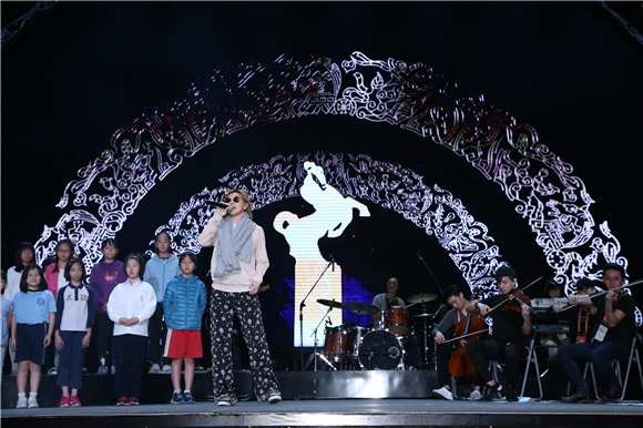 孙燕姿参加金马奖演出彩排