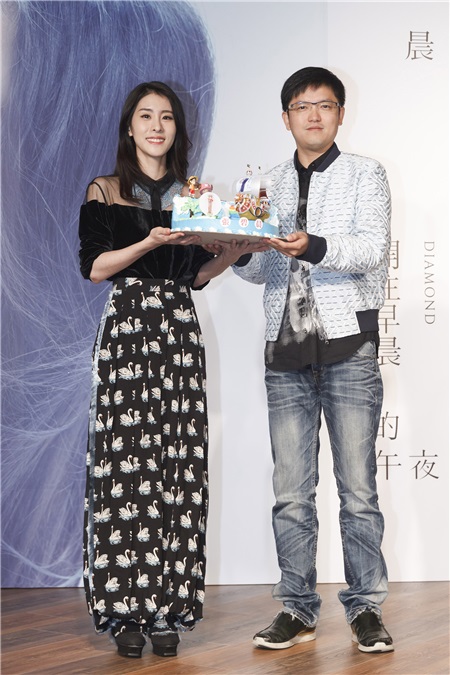 张碧晨台湾举办发布会 新专辑航向金曲奖