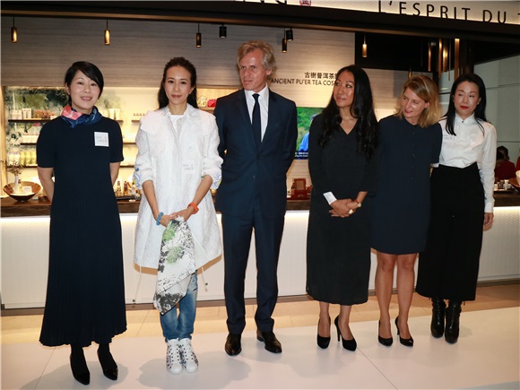 莫文蔚呼吁爱环境重环保 老公热情学中文望有夫妻假