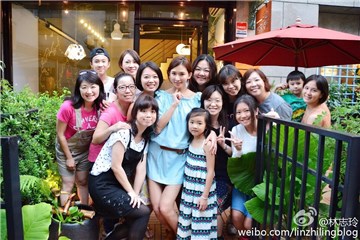 林志玲晒同学会聚会照 志玲姐姐冻龄美貌超抢眼