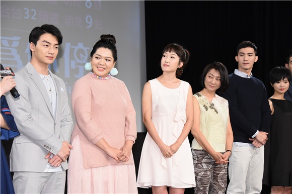 李沛旭、简宏霖、小薰、严正岚出席戏剧《只为你停留》首映会