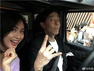朱茵高调跟黄贯中晒恩爱 要跟老公谈谈情