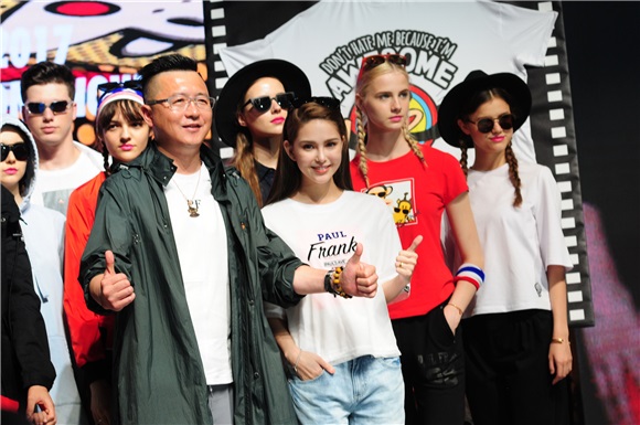 昆凌助阵Paul Frank新品发布会 「天王嫂」穿上白Tee+牛仔裤青春如少女