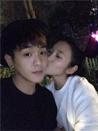 张若昀带唐艺昕见家长疑好事将近 小两口手牵手甜到爆炸
