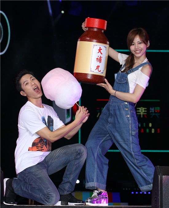 韦礼安、吴汶芳2016 hito流行音乐奖表演彩排