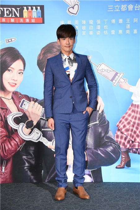 蔡黄汝、杨一展、周孝安等出席戏剧《我的爱情不平凡》特映会