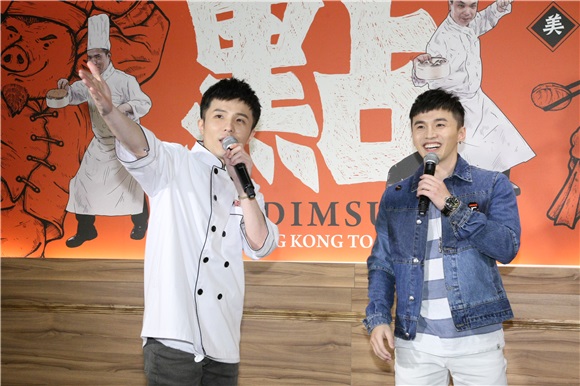 宋念宇举办全新专辑《同在》庆功活动 好友阿纬现身支持