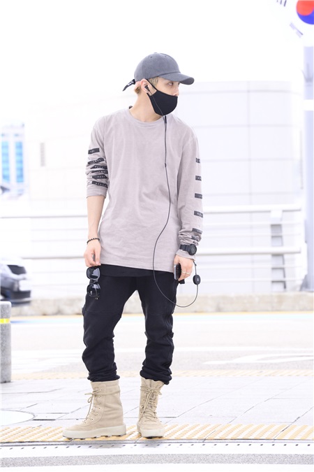 SHINeeKey-钟铉出国 展现引人瞩目机场时尚