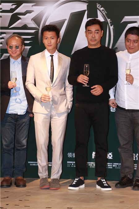 谢霆锋与刘青云以一明一暗造型现身新片《惊心破》首映