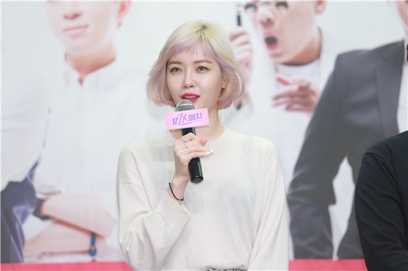 申宝拉与严贤璟同台 Boom当杨静苑护花使者