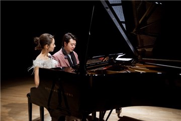 吉娜郎朗合作演奏,亲密无间