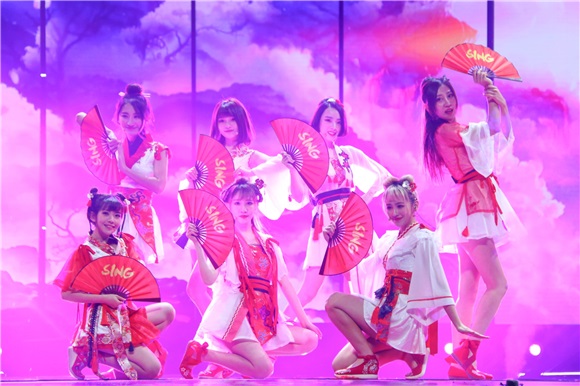 SING女团连连获奖 与李宇春林志炫同场闪耀广州