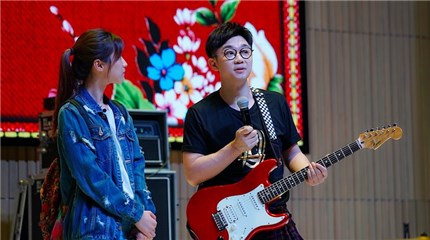 大鹏跟悦悦分享新片内幕