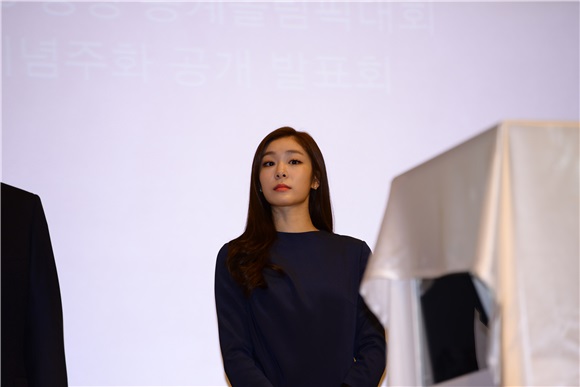 金妍儿助阵冬奥会活动 再现优雅女王POSE