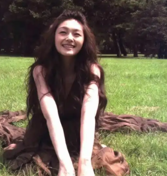 大S纪念雕像揭幕仪式 亲友泪别“永远的杉菜”