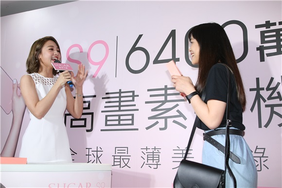 鬼鬼出席SUGAR糖果手机代言活动