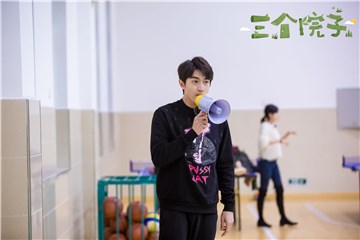 林更新化身运动型男
