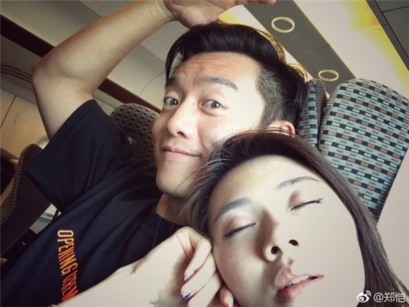 郑恺休假带女友出国 发照直喊〝她醒来会打死我〞