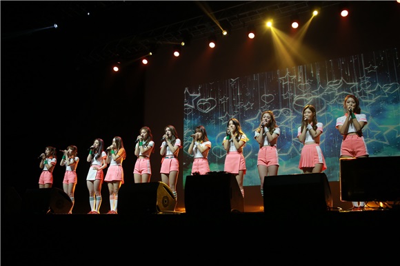 女团I.O.I举行回归Showcase