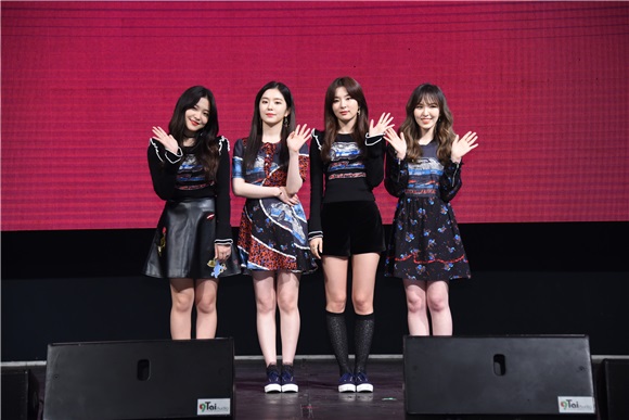 韩国大势女团Red Velvet举办媒体见面会