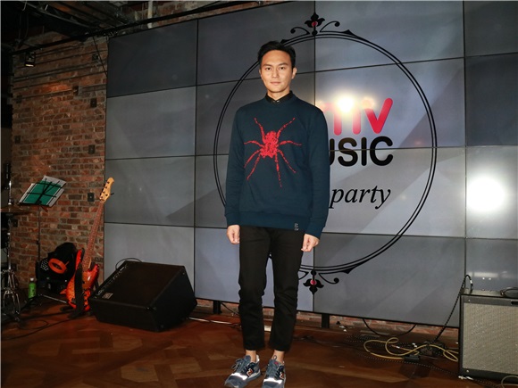 张智霖、郑融、雨侨等出席《HMV Music发布会》活动