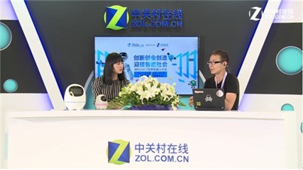 (图:机器人大会上的阿尔法小蛋)
