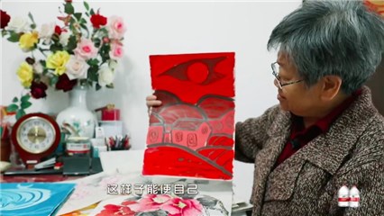 胡公英奶奶展示画作