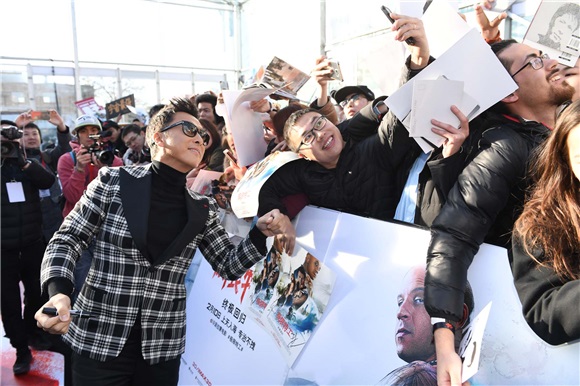 北京首映 甄子丹燃爆全场寸步难行