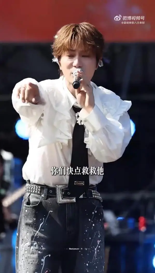 陸虎音樂節臨場救人，即興改歌詞喊話求救獲網友盛讚