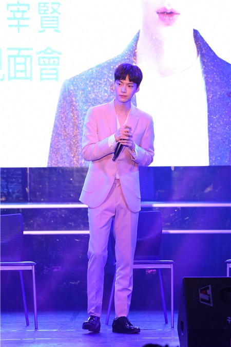 韩星安宰贤出席粉丝见面会