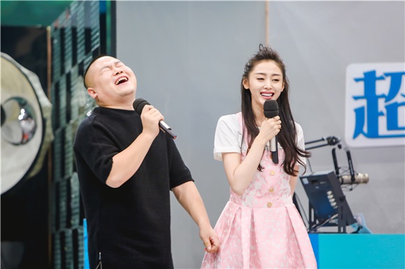 岳云鹏挑战杨洋大玩自拍秀 邓超魔性配音恶搞孙俪