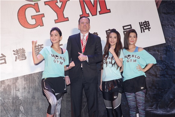 SHE出席《WORLD GYM有氧派对》