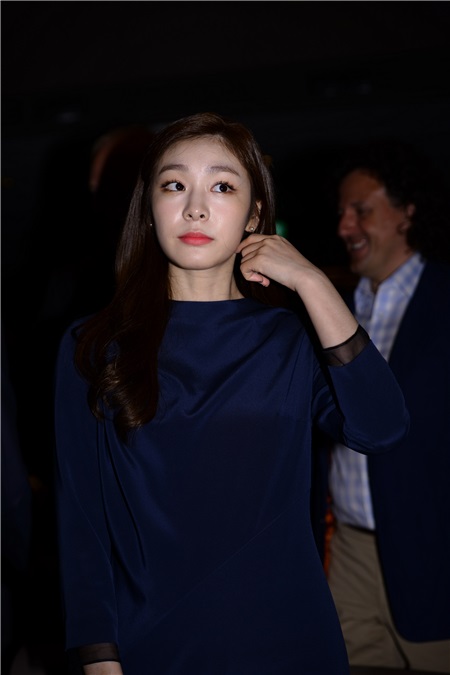 金妍儿助阵冬奥会活动 再现优雅女王POSE
