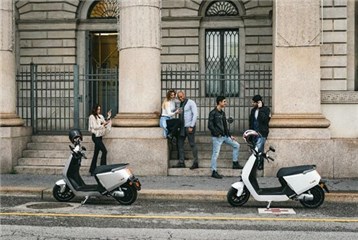 远销海外的雅迪受到全球年轻人的喜爱