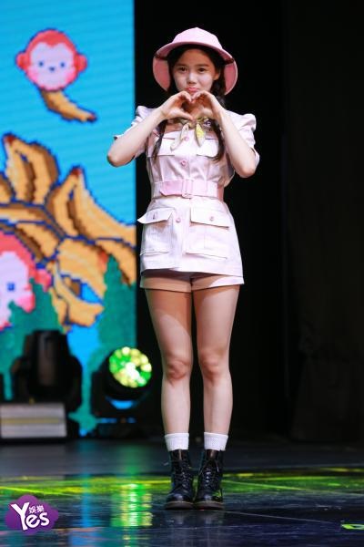 〈Yes 首尔现场〉OHMYGIRL举行新专辑SC 成员们可爱亮相清新十足