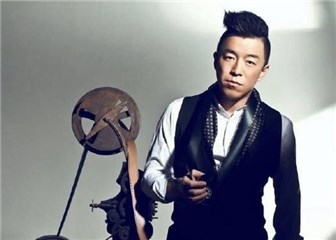 极限男人帮晒照为黄渤庆生 颜王任性送自拍