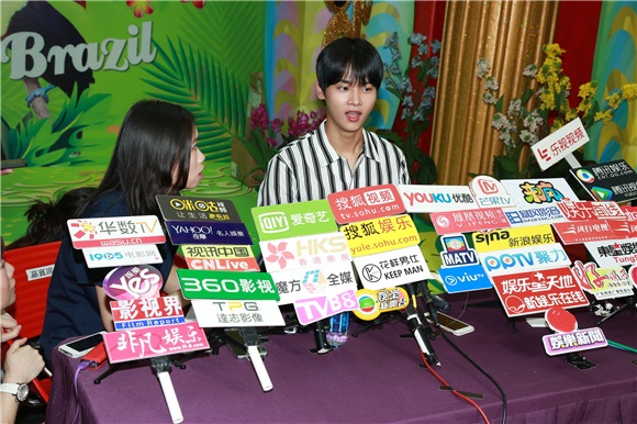 韩国男团VIXX队长N出席《森巴运动嘉年华》揭幕礼xN签唱会